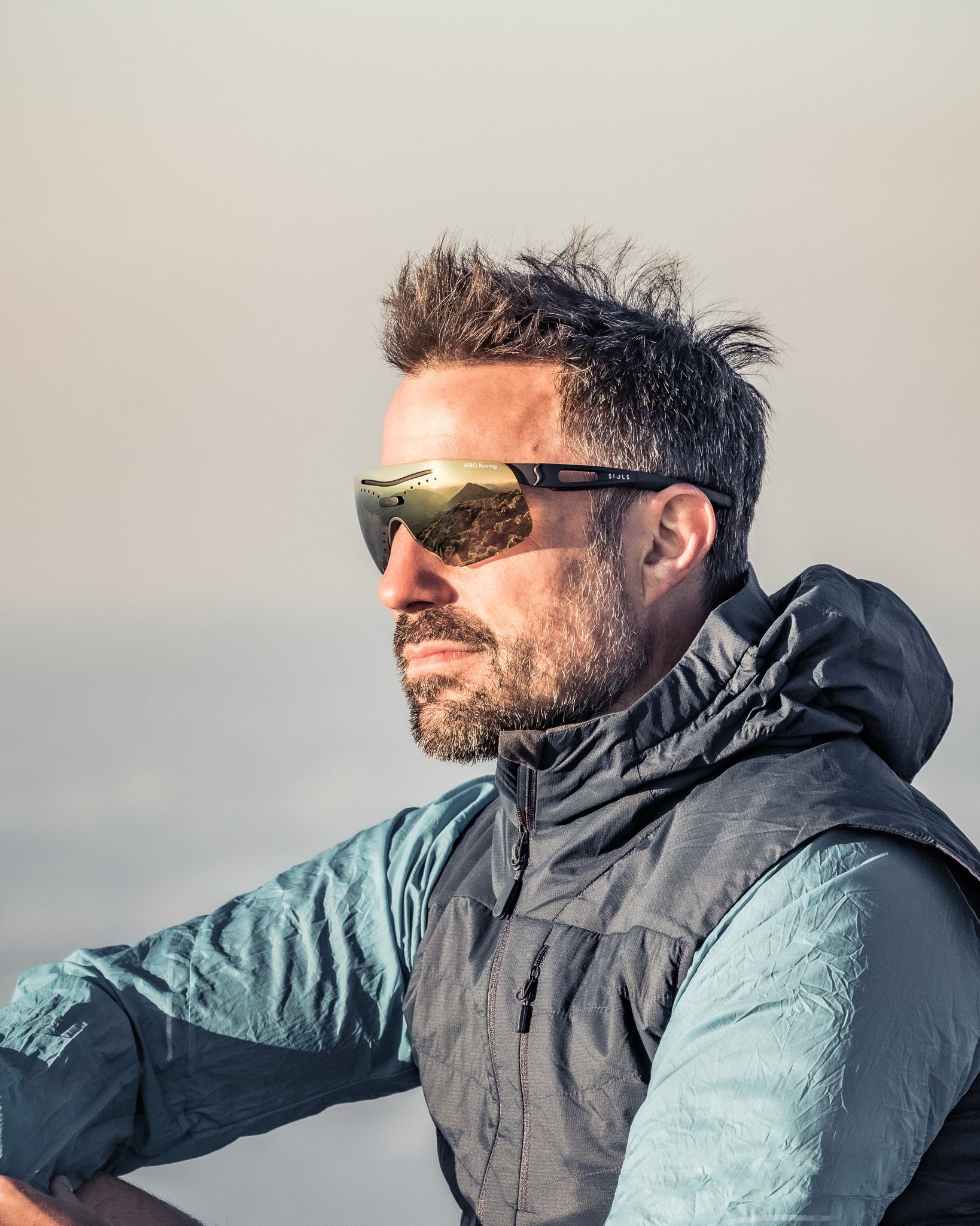 Mann mit SIOLS Sportbrille