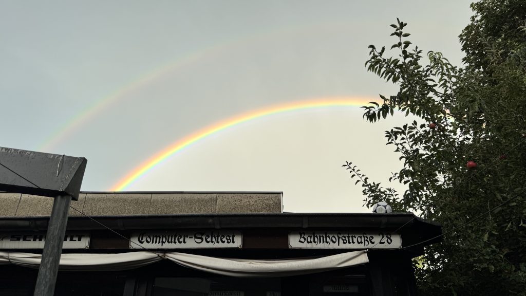 Bild von doppeltem Regenbogen